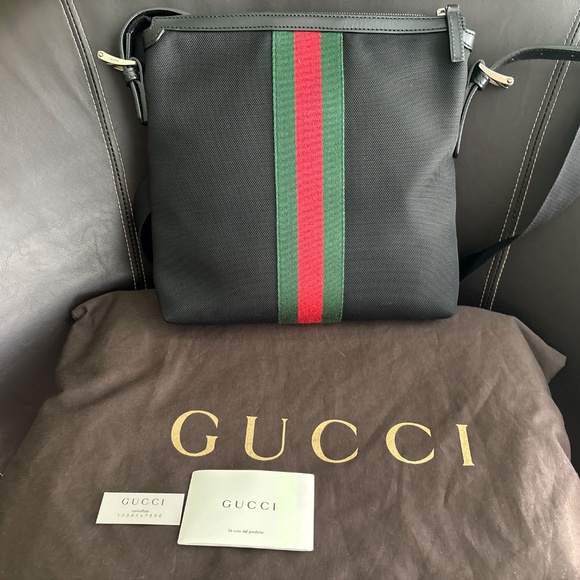 Gucci Messenger bag. - Picture 2 of 7